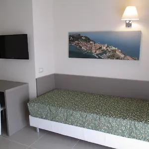 Hotel Holiday 3*, Sirmione Italy